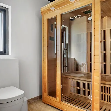 בית נופש Beautiful In With Sauna *